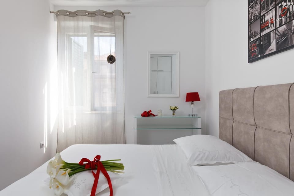 Spring, Day, Bedroom, On site, Street view