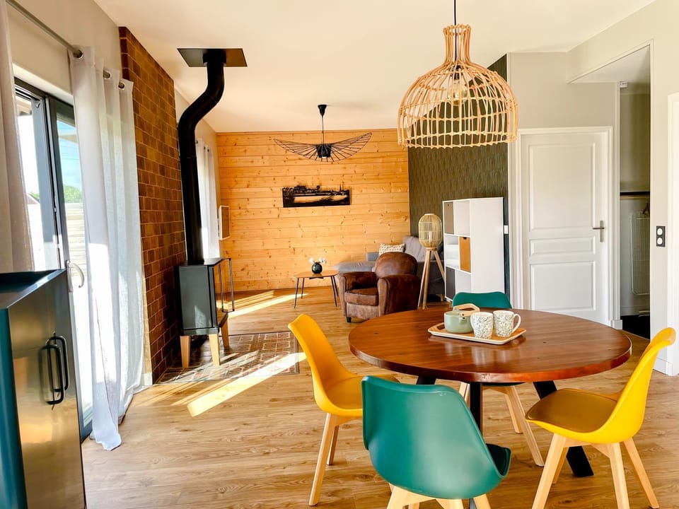 Living room, Seating area, Dining area
