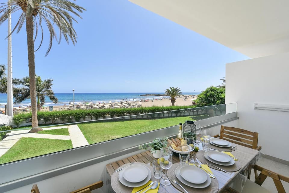 View (from property/room), Balcony/Terrace, Dining area, Beach, Sea view