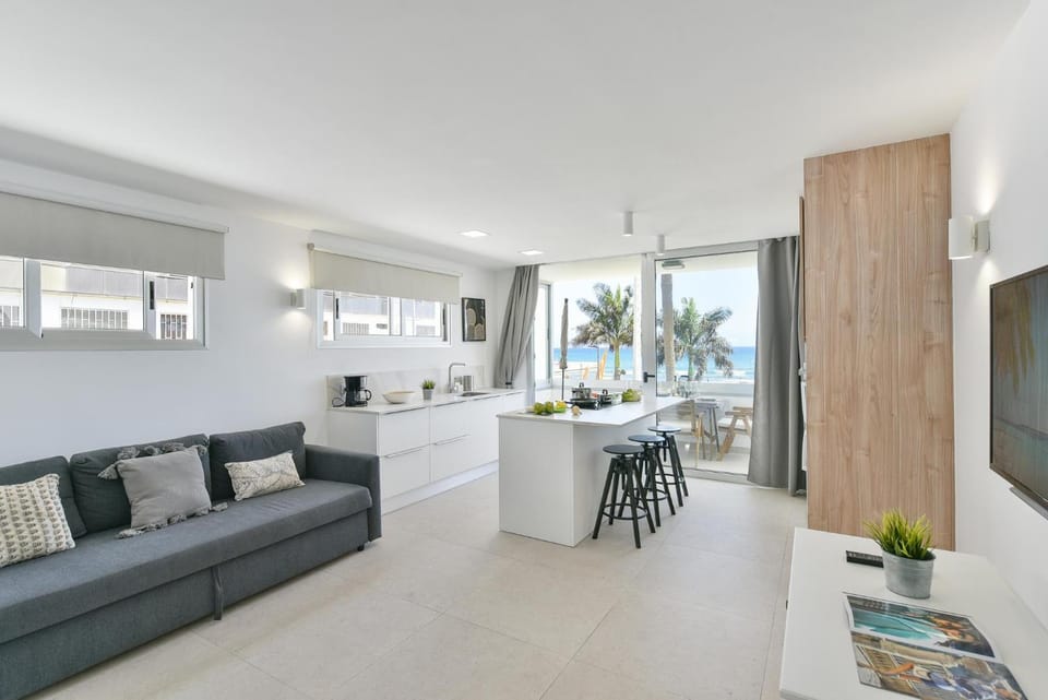 Kitchen or kitchenette, Living room, Dining area