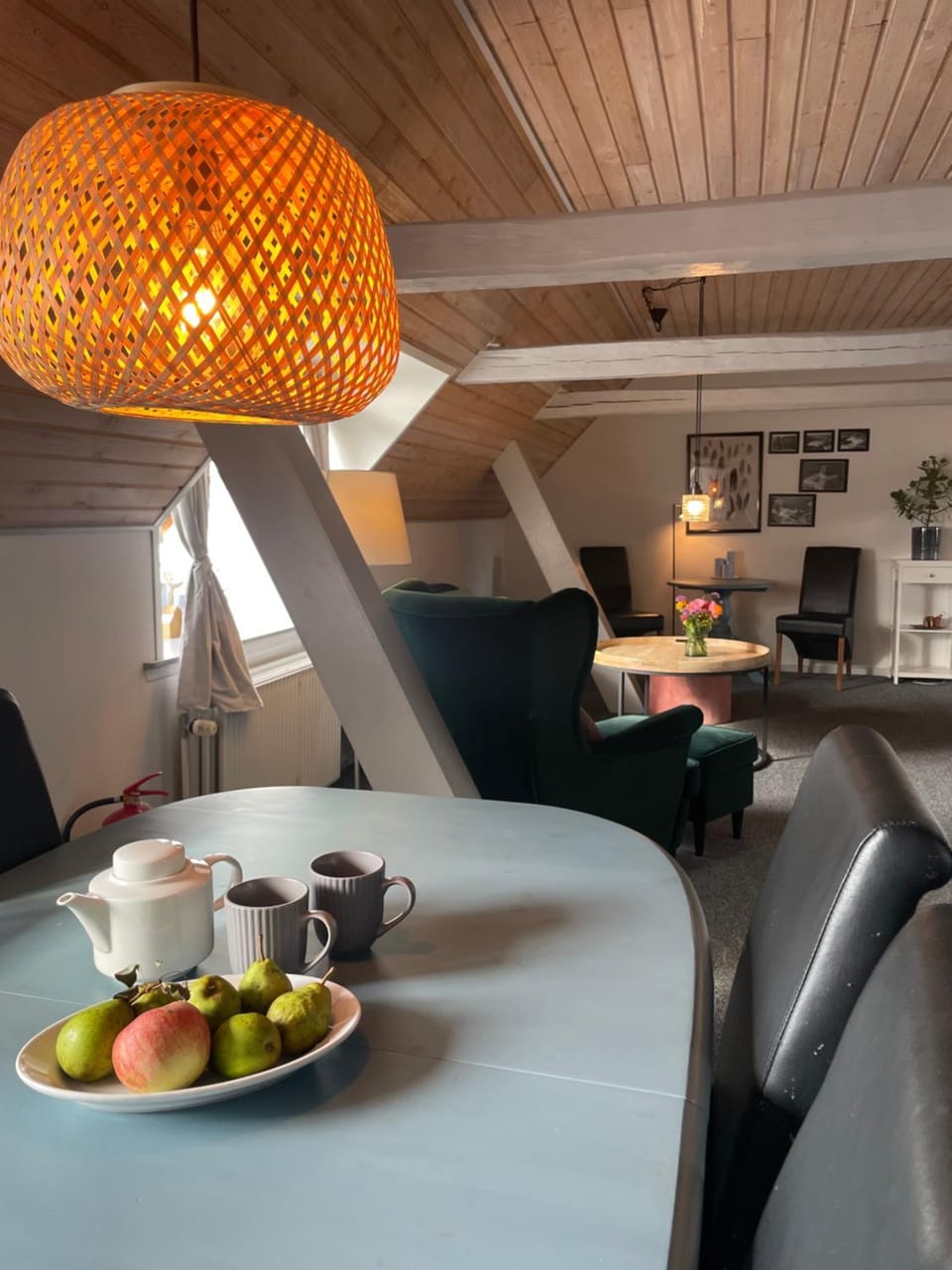 Seating area, Dining area