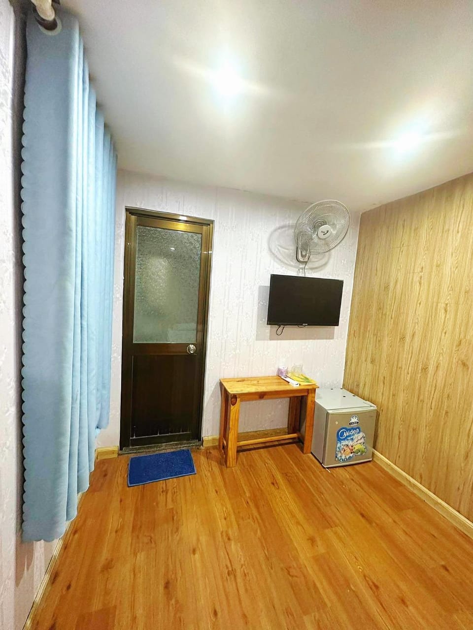 TV and multimedia, fireplace, room service, air conditioner