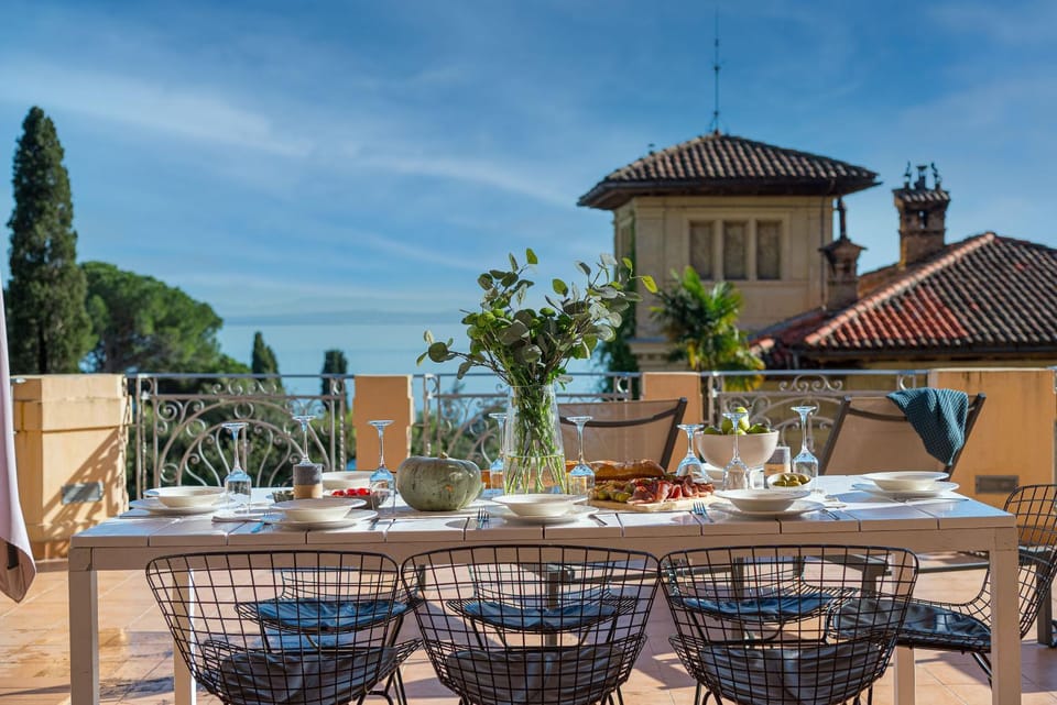Balcony/Terrace, Dining area