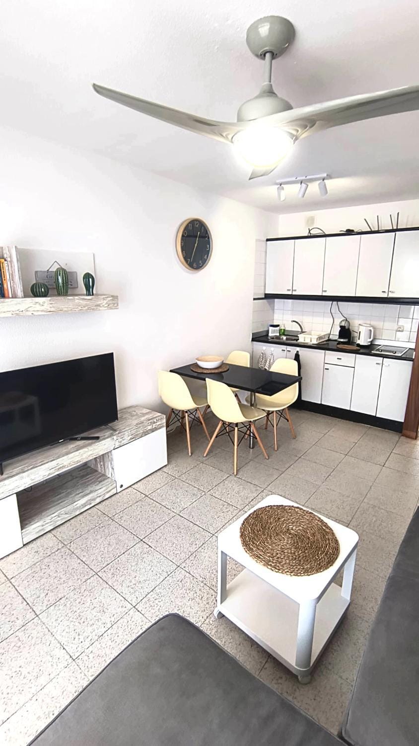 TV and multimedia, Living room, Seating area, Dining area