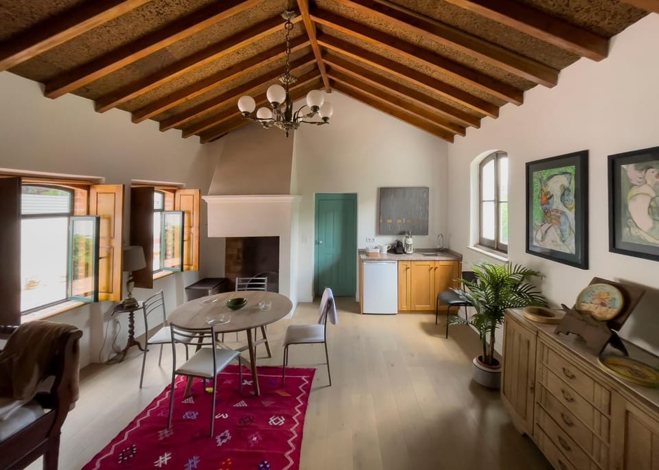 TV and multimedia, Living room, Seating area, Dining area, Evening entertainment