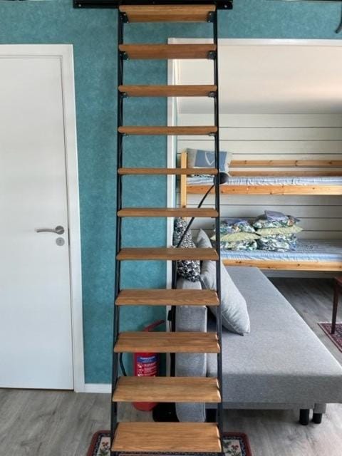 Bedroom, bunk bed