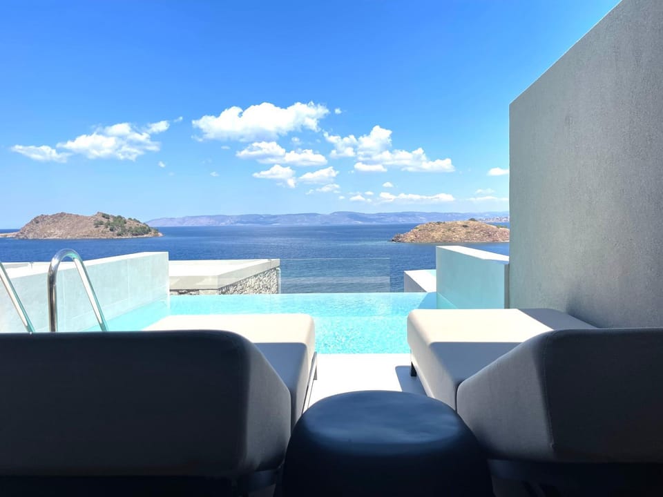 Patio, Day, View (from property/room), Balcony/Terrace, Pool view, Sea view, Swimming pool, Swimming pool, sunbed