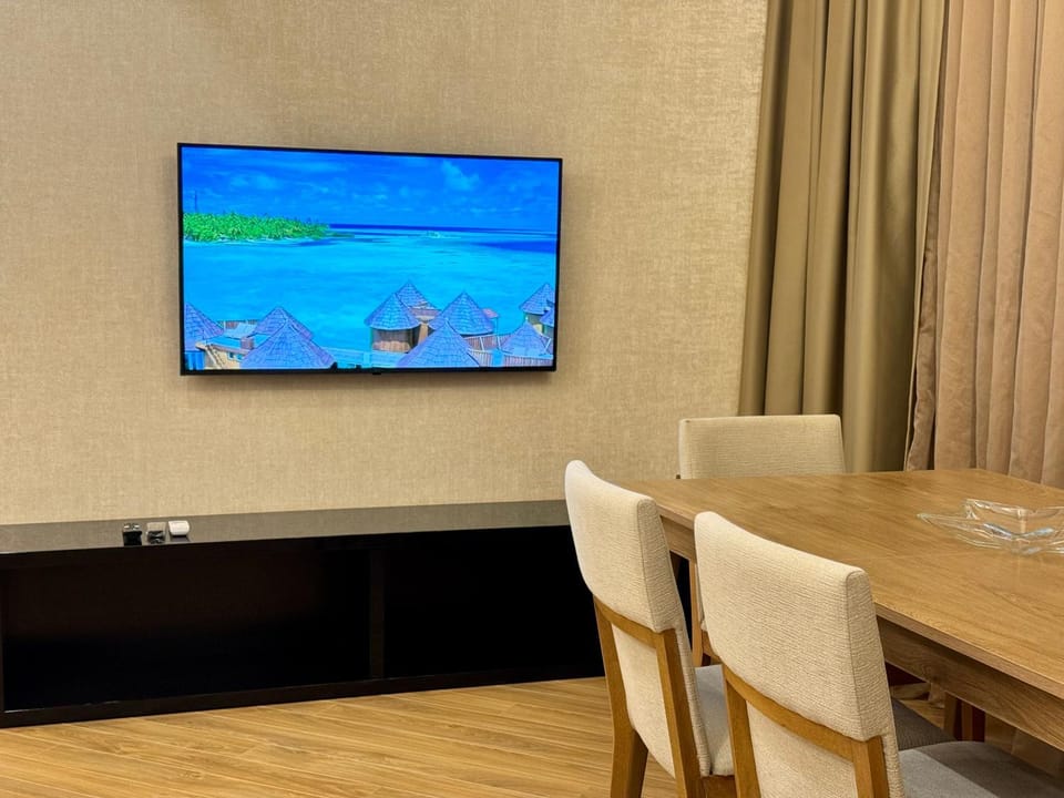 Communal lounge/ TV room, TV and multimedia, Dining area, Evening entertainment