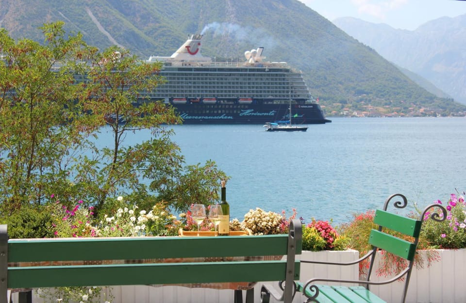 Neighbourhood, Natural landscape