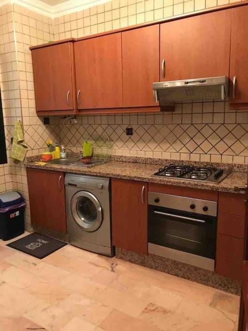 Kitchen or kitchenette, pet friendly, stove, washing machine