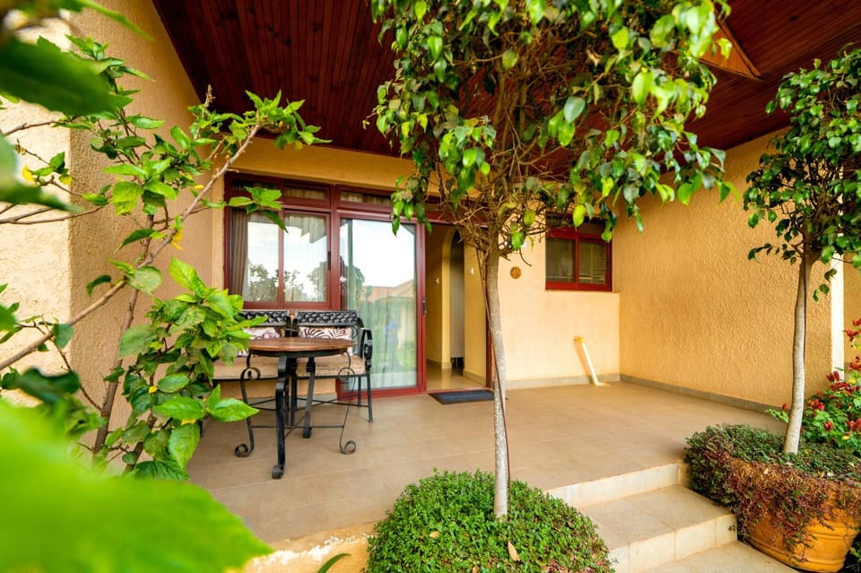 Patio, Facade/entrance