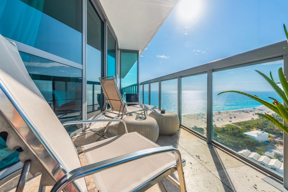 Patio, Day, View (from property/room), Balcony/Terrace, Balcony/Terrace, Living room, Beach, Sea view, Entertainment, sunbed