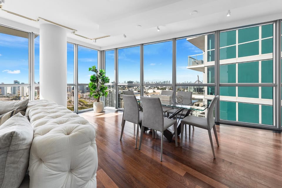 View (from property/room), Balcony/Terrace, Living room, Seating area, Dining area