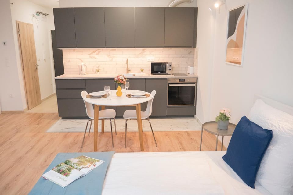 Bed, Kitchen or kitchenette, minibar