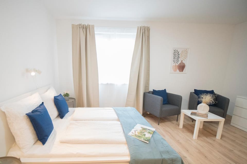 Bed, Living room