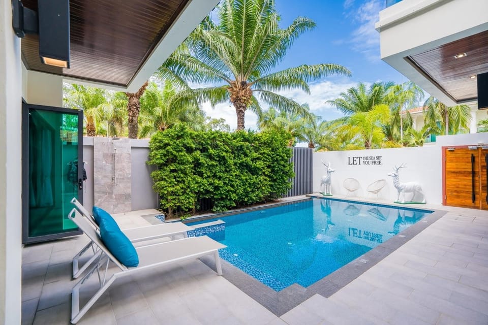 Patio, Day, Natural landscape, Garden, Garden view, Pool view, Swimming pool, sunbed