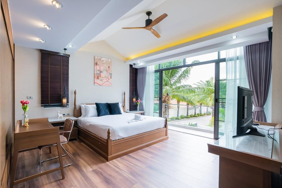 Bed, View (from property/room), Balcony/Terrace, Photo of the whole room, Bedroom, fireplace