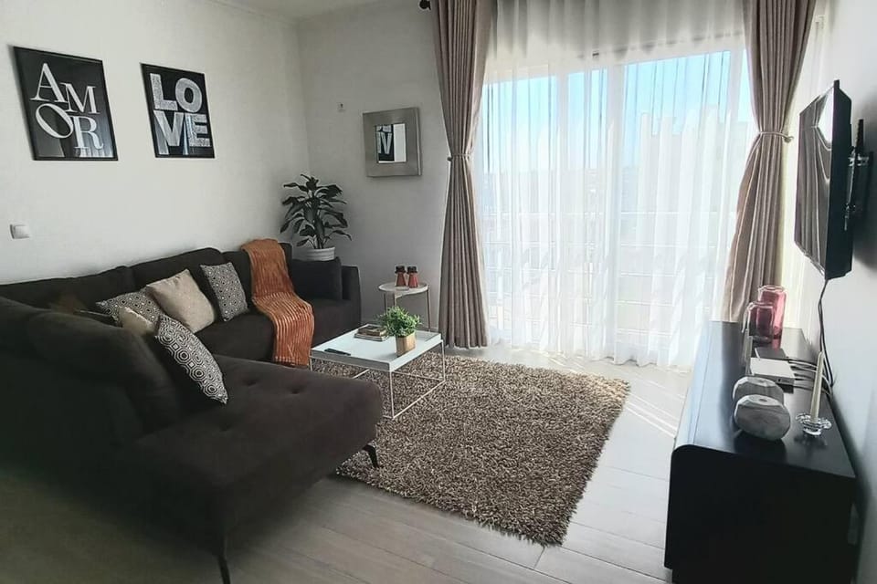 TV and multimedia, Living room, Seating area, Evening entertainment