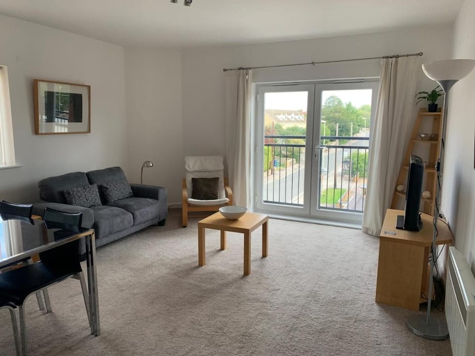 Stylish 2BRFree Parking 7min Oxford 14 Blenheim Apartment in Cherwell District