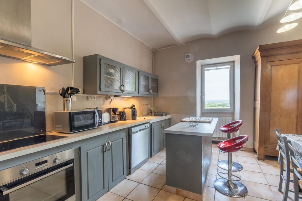 Kitchen or kitchenette, Living room