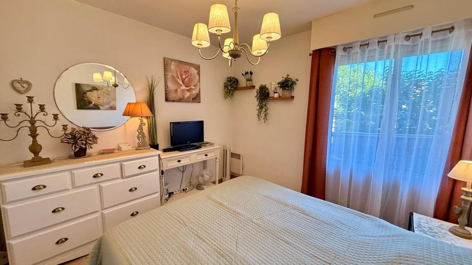 Bel appartement 2 chambres mer 400m clim Apartment in Cavalaire-sur-Mer