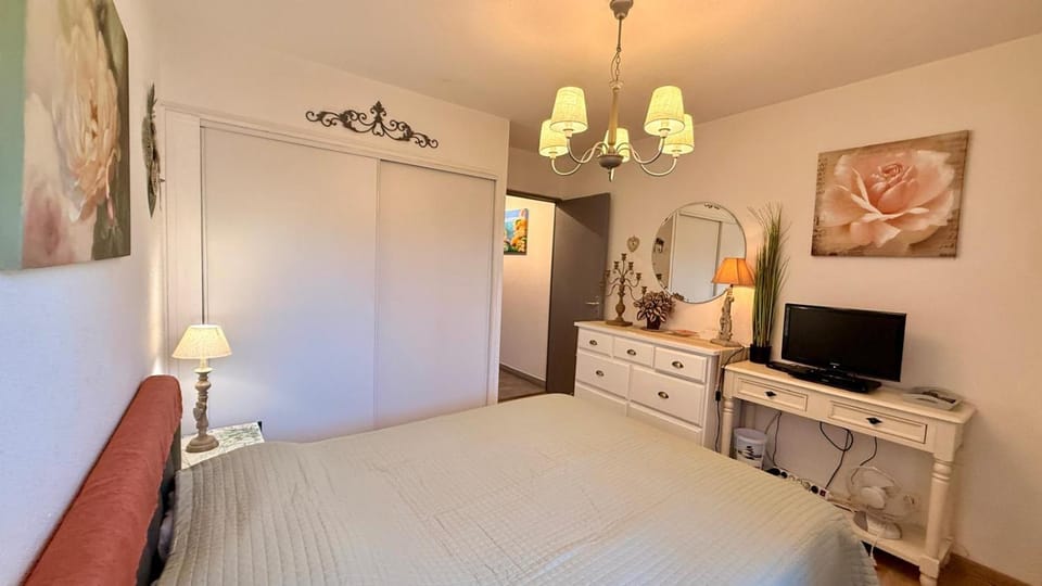 Bel appartement 2 chambres mer 400m clim Apartment in Cavalaire-sur-Mer