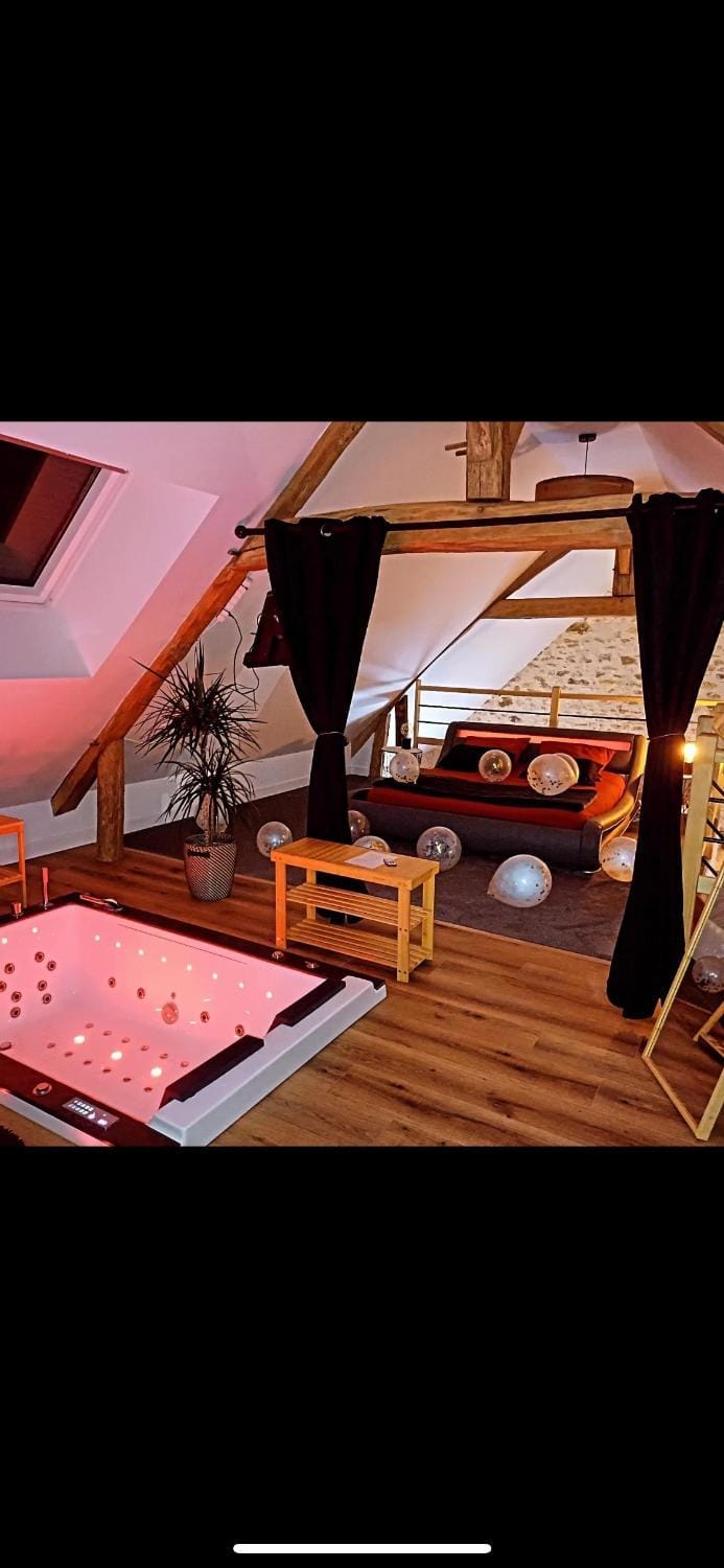 Hot Tub, Hot Tub, Bedroom