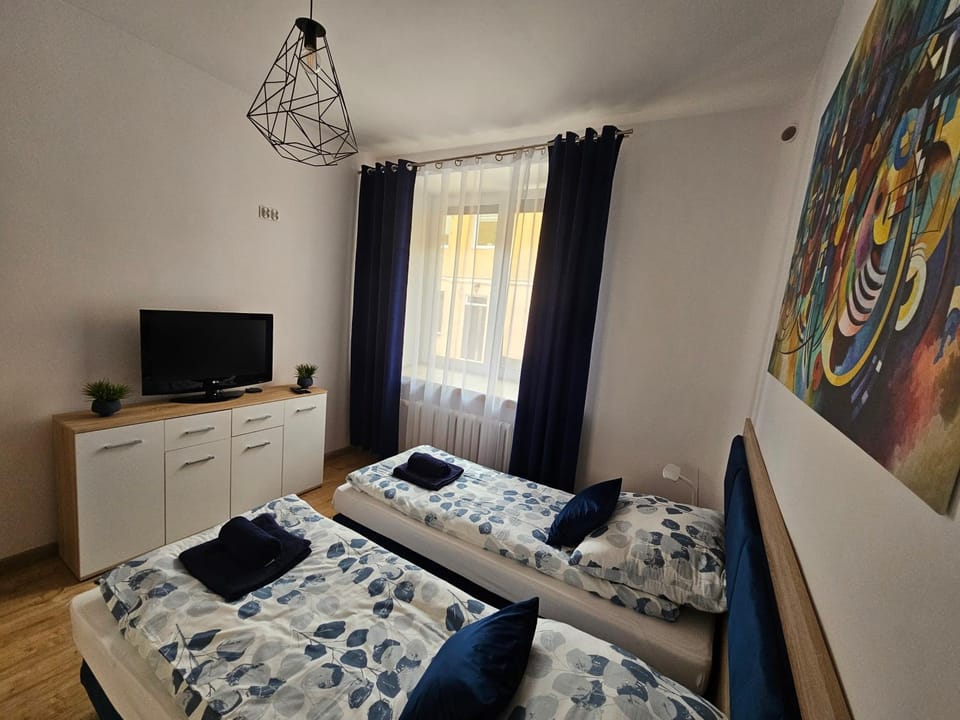 Bed, TV and multimedia, Photo of the whole room, Evening entertainment, Bedroom