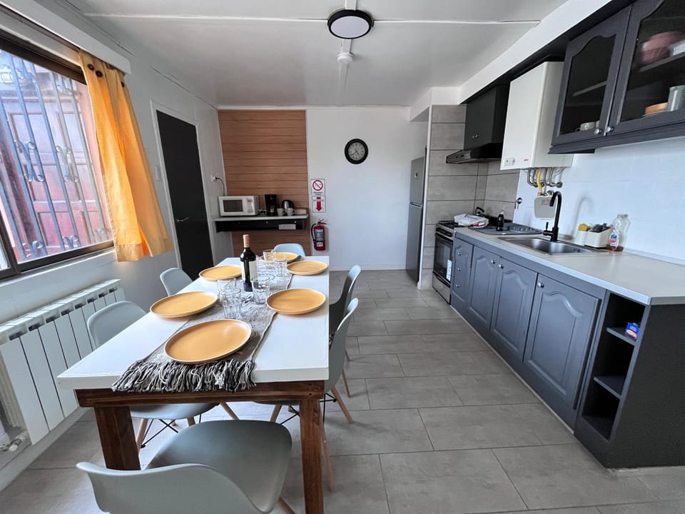 Kitchen or kitchenette, Dining area, heating, internet, minibar, pet friendly
