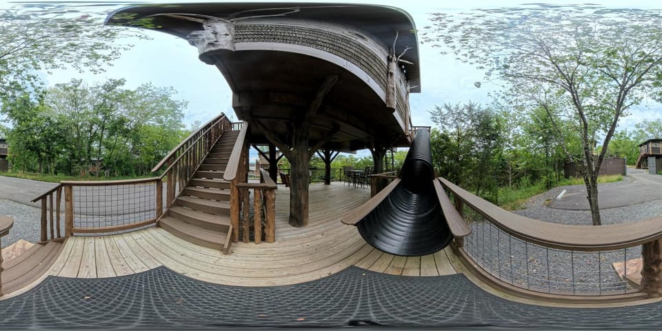 "Air Fort One" Aviation-Themed Luxury Treehouse Near Dollywood & Pigeon Forge Chalet in Sevierville