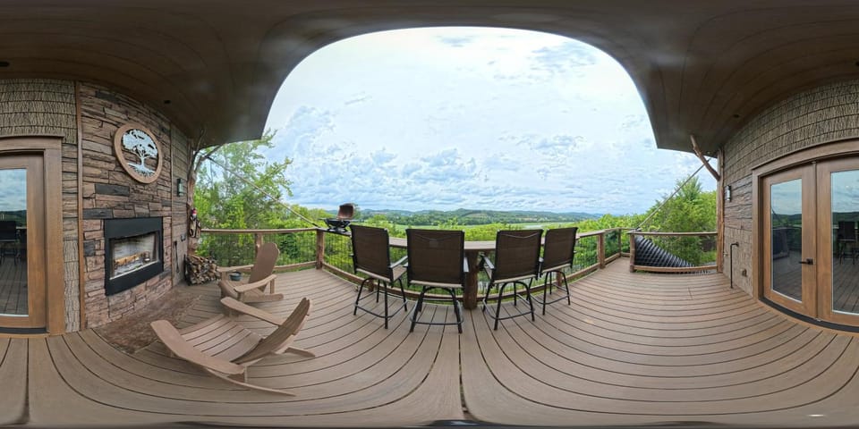 "Air Fort One" Aviation-Themed Luxury Treehouse Near Dollywood & Pigeon Forge Chalet in Sevierville