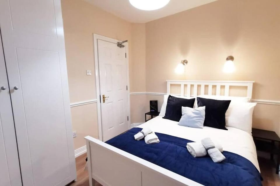 NEW Spacious & central 3bedroom apartment TV& WIFI Apartment in Dublin