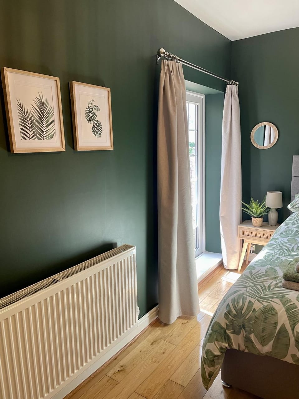 Bedroom, internet