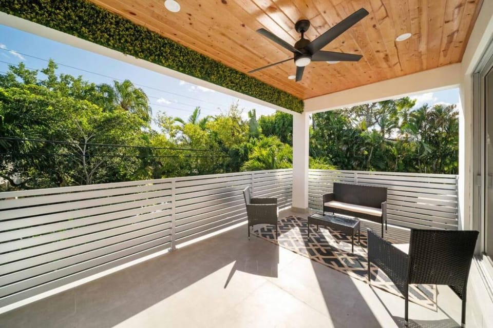 Luxury Home w 2 Pools near Beach House in Fort Lauderdale