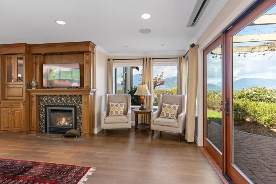 Natural landscape, Living room, flat iron