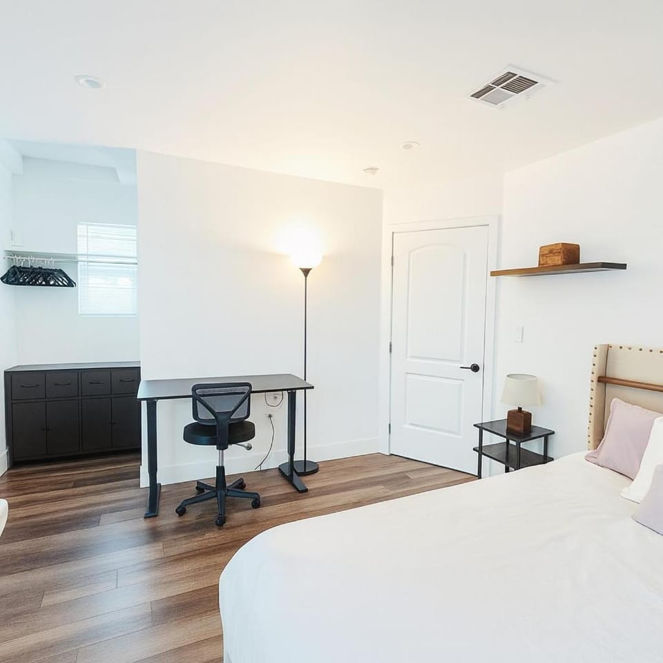 Bright Corner Home Retreat Near SoFi Apartment in Inglewood