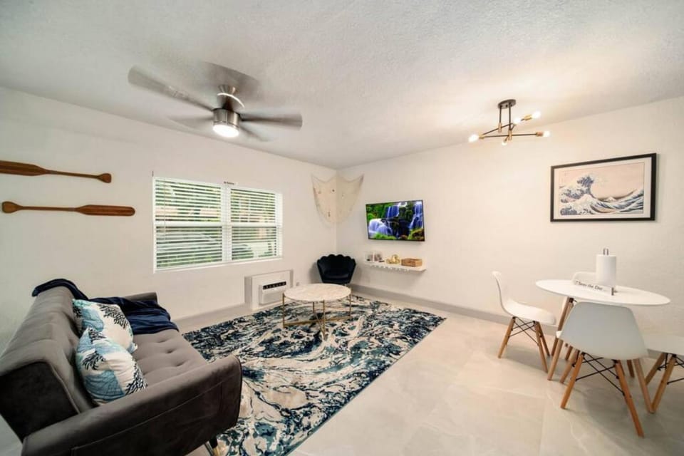 Las Olas Newly Renovated Coastal 1BR Near Beach Apartment in Fort Lauderdale
