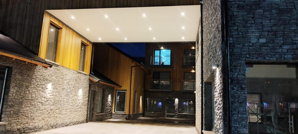 Facade/entrance