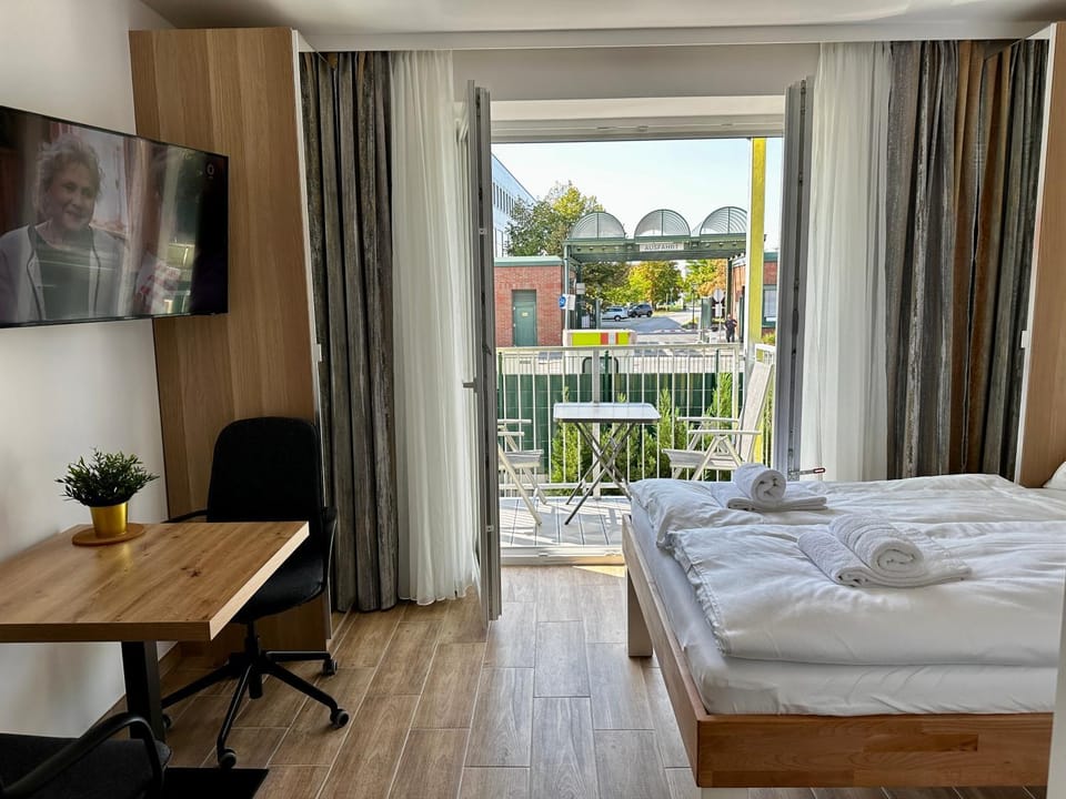 Bed, View (from property/room), Balcony/Terrace