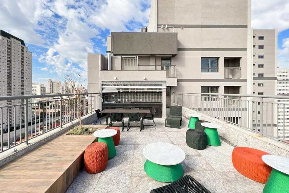 Seating area, Area and facilities