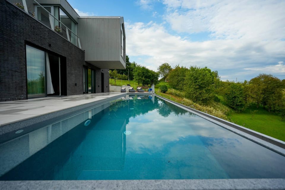 Balcony/Terrace, Swimming pool