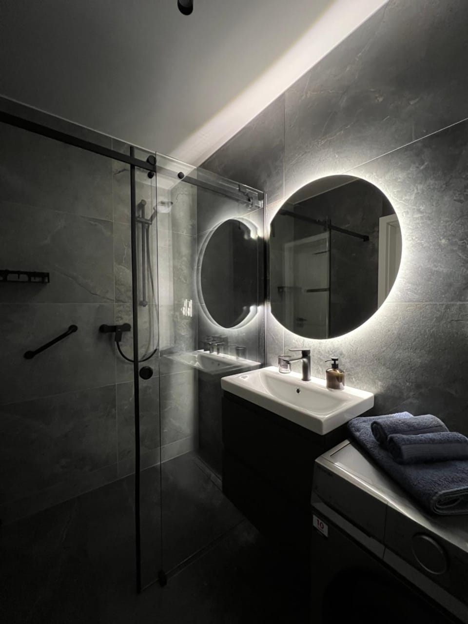 APARTAMENT DISCReeT SLeeP iN CITY CENTER PARKING GARAŻ KOZIA KIELCE Apartment in Poland