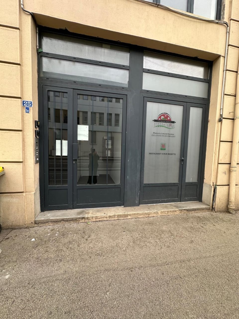 Facade/entrance