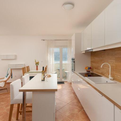 Dining area, dishwasher, stove