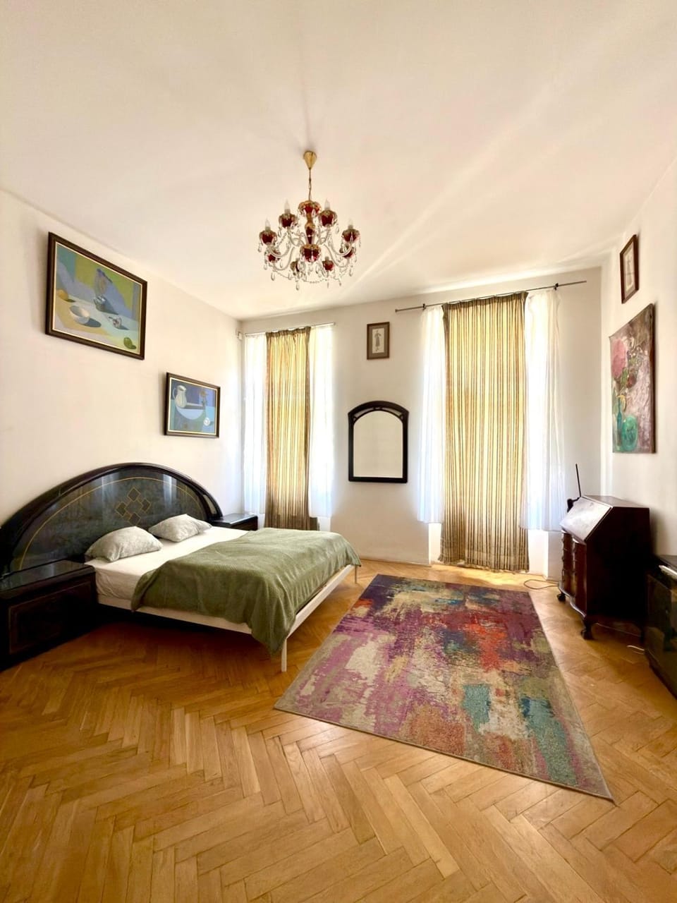 Bed, TV and multimedia, Bedroom