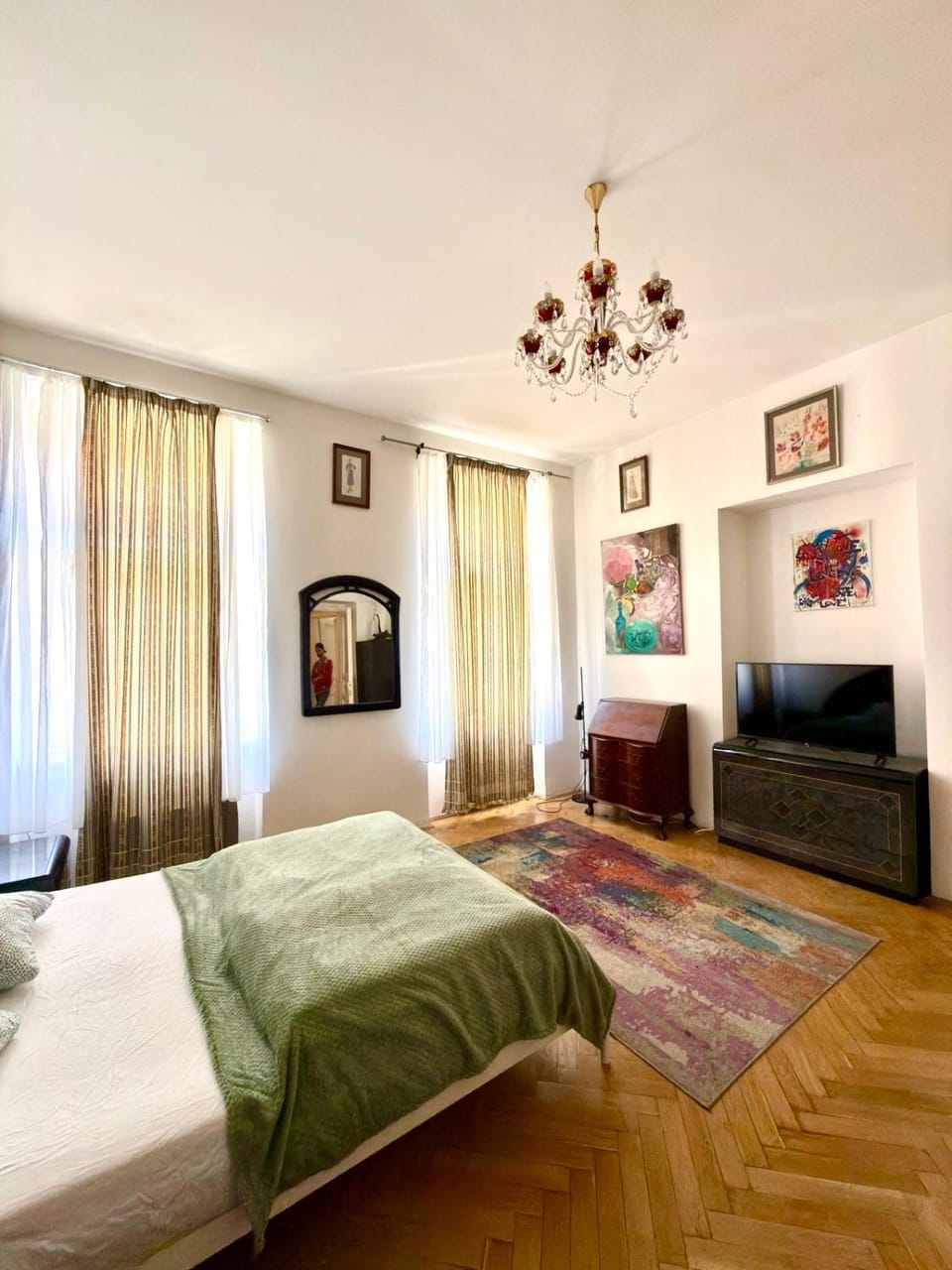 Bed, TV and multimedia