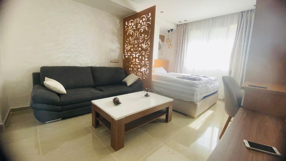 Bed, Photo of the whole room, Seating area