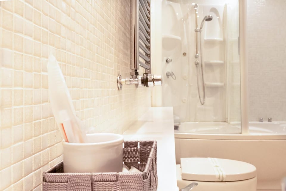 Hot Tub, Bathroom