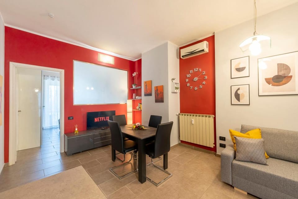 TV and multimedia, Living room, Seating area, Dining area, air conditioner
