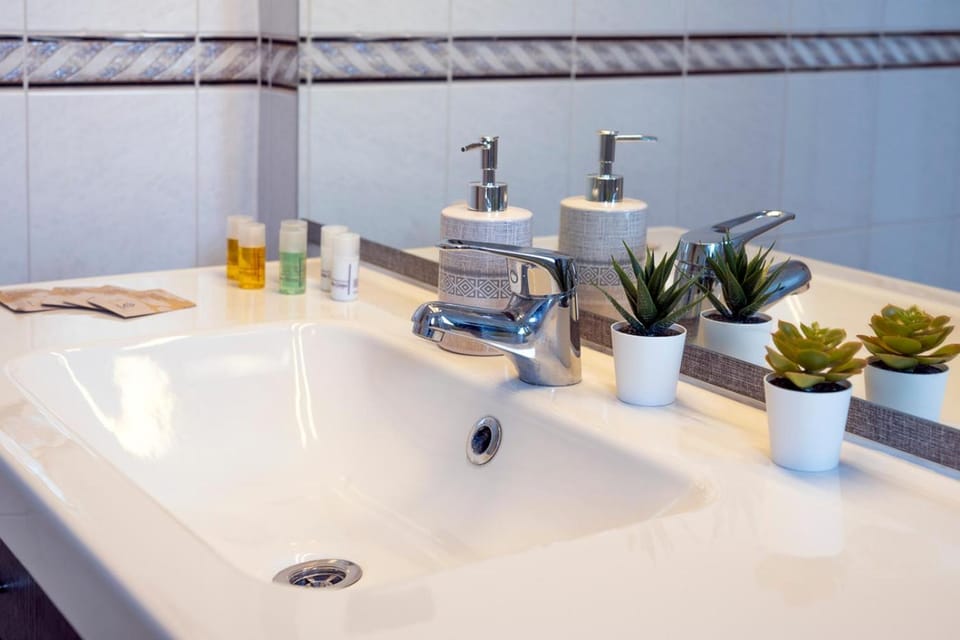 Bathroom, towels